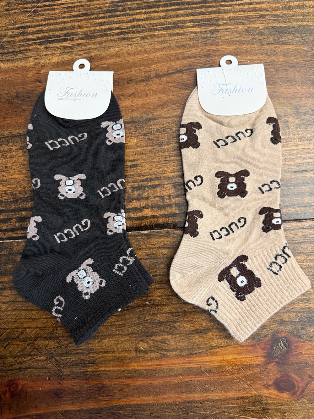 Fashion Low-Cut Ankle Socks w/Bear Motif: Black & Beige Available (OS)